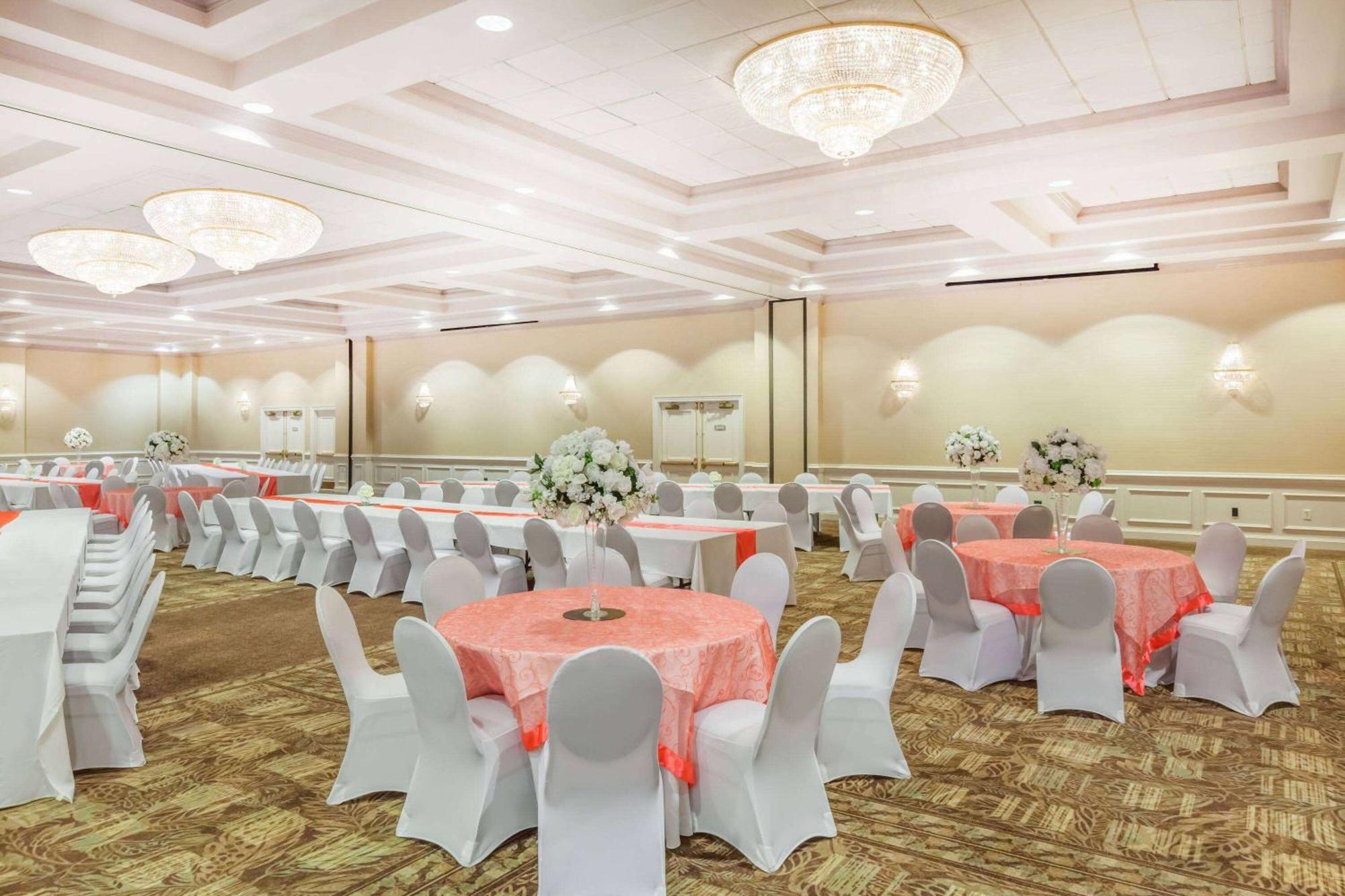 Wyndham Virginia Beach Oceanfront Экстерьер фото